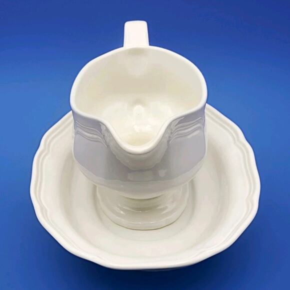 Mikasa French Countryside White Gravy Boat and Underplate F 9000 SHIPS FAST - Picture 8 of 16